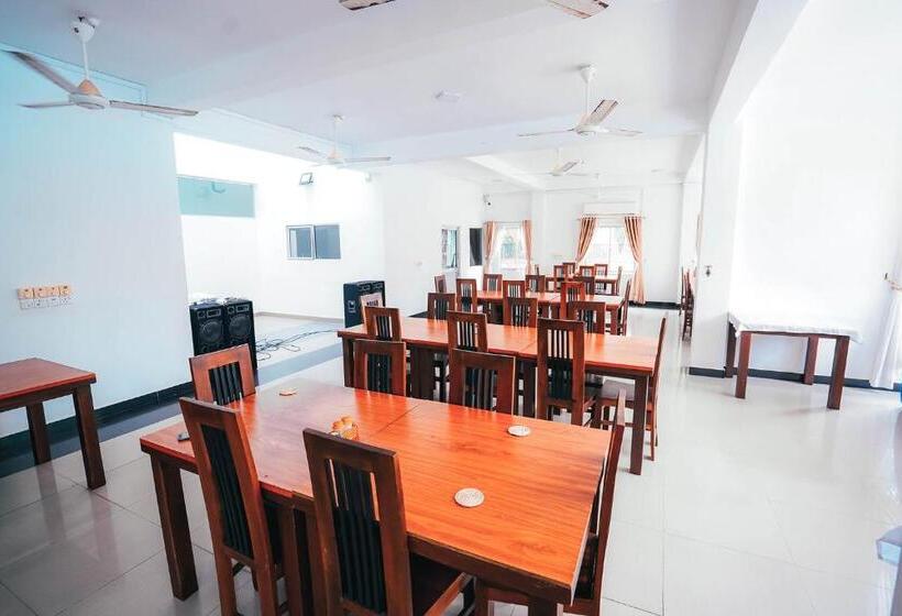 פנסיון Sun Ray Rest House