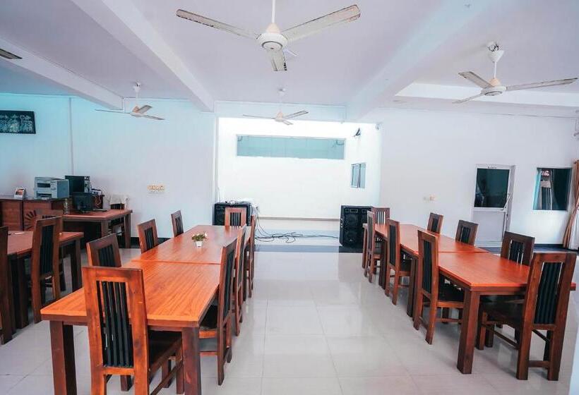 פנסיון Sun Ray Rest House