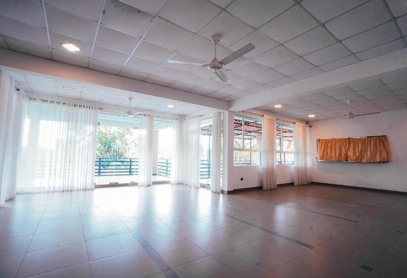 פנסיון Sun Ray Rest House