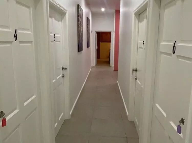 پانسیون The Colosseum