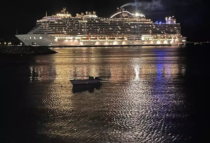 پانسیون The Colosseum