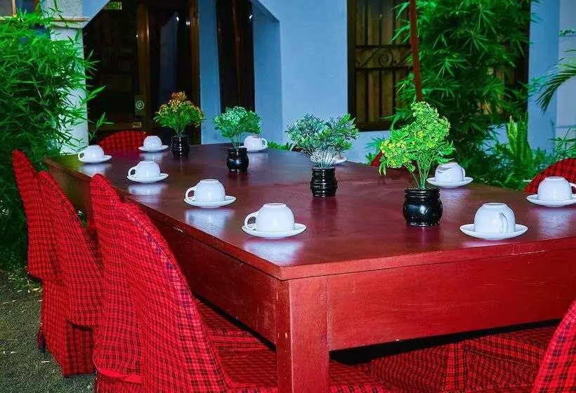 تختخواب و صبحانه Safari Park House