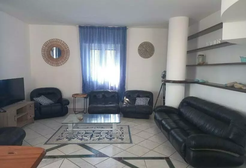 Aamiaismajoitus (B&B) Villa Acquamarina