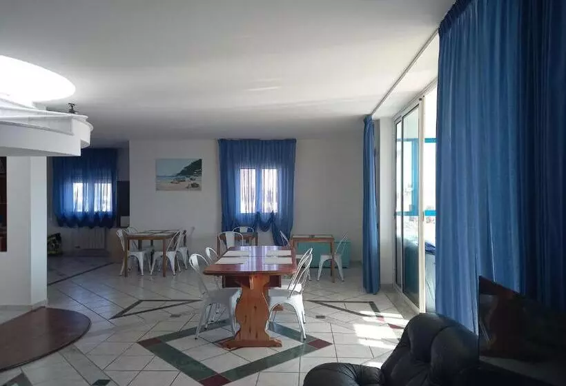 Aamiaismajoitus (B&B) Villa Acquamarina