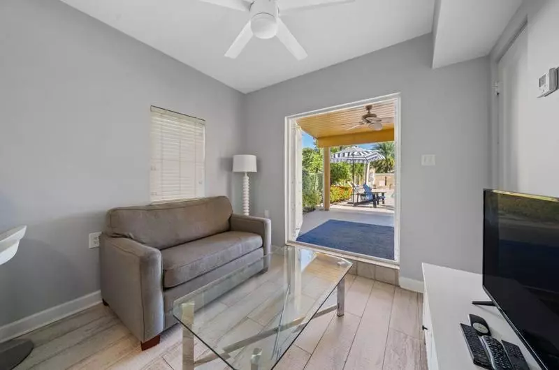 Capri Inn Villa