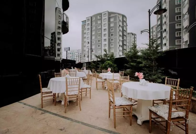 ホテル Konak Park