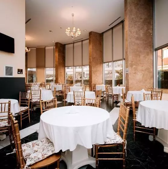 ホテル Konak Park