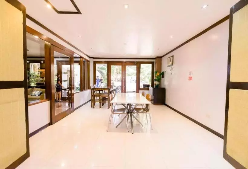 هتل Madonna Hometel And Suites