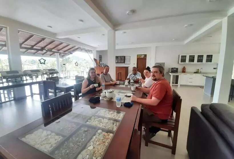 Hotelli Margosa Mountain Villa