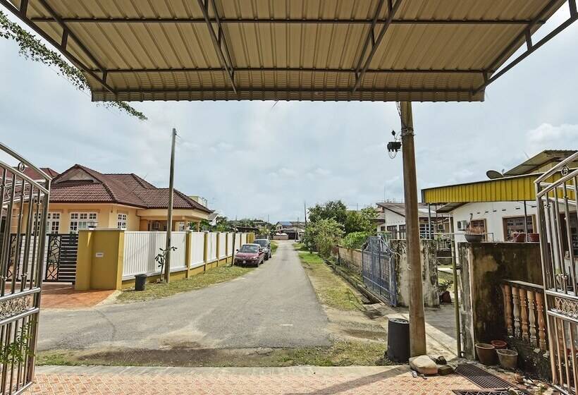 בית מלון כפרי Oyo 90706 Empire Inn 2