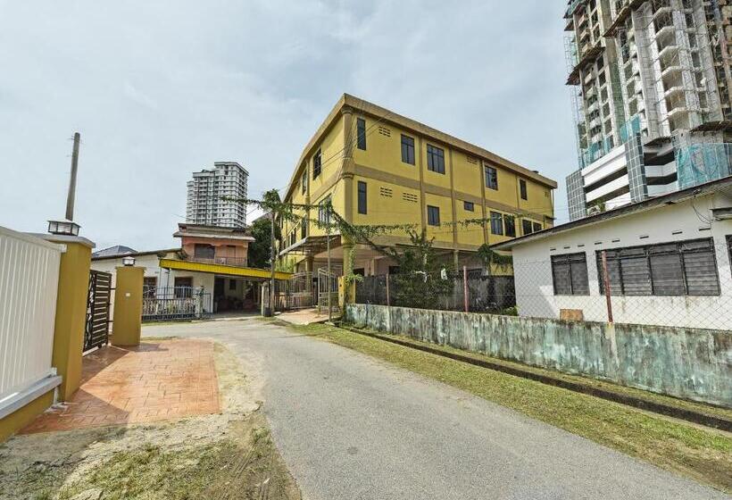 בית מלון כפרי Oyo 90706 Empire Inn 2