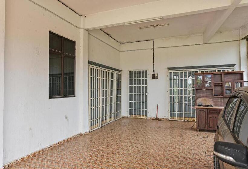 בית מלון כפרי Oyo 90706 Empire Inn 2