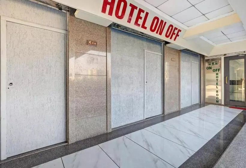 Hotelli Oyo Flagship 80611 On Off  Room