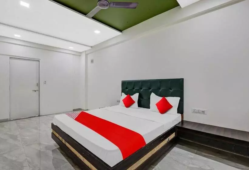 Hotelli Oyo Flagship 80611 On Off  Room
