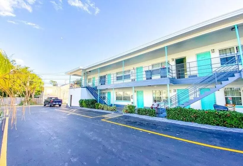 Motelli Uptown Inn & Suites