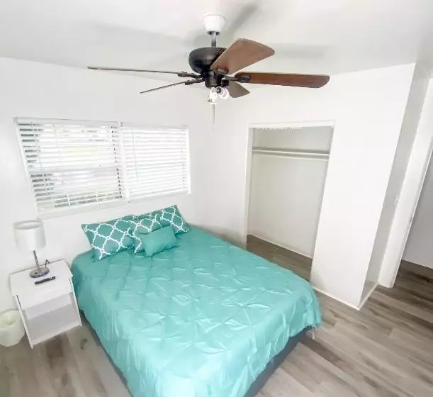 Motelli Uptown Inn & Suites