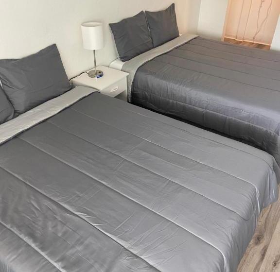 فندق على الطريق Uptown Inn & Suites