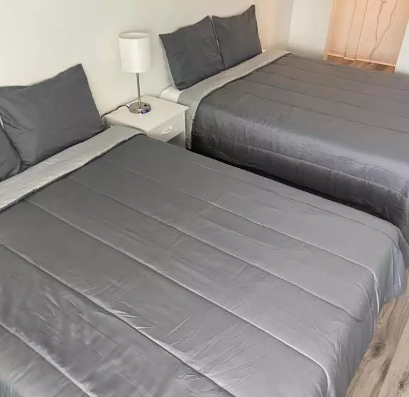 Motelli Uptown Inn & Suites