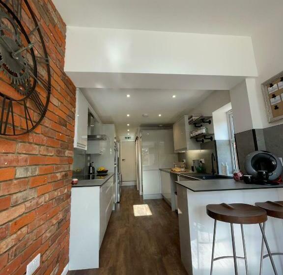 Majatalo Private Rooms Near Ipswich Centre/waterfront/hospital