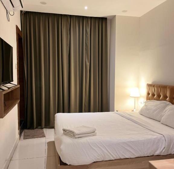 בית מלון כפרי Hibiscus Tree  Bachupally