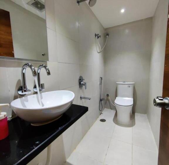 בית מלון כפרי Hibiscus Tree  Bachupally