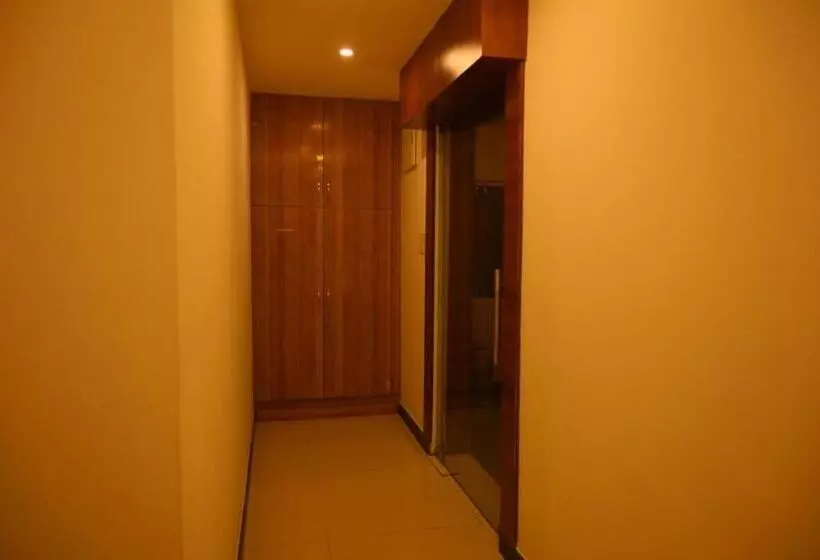 ホテル Hibiscus Tree  Bachupally