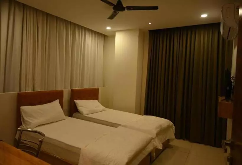 ホテル Hibiscus Tree  Bachupally