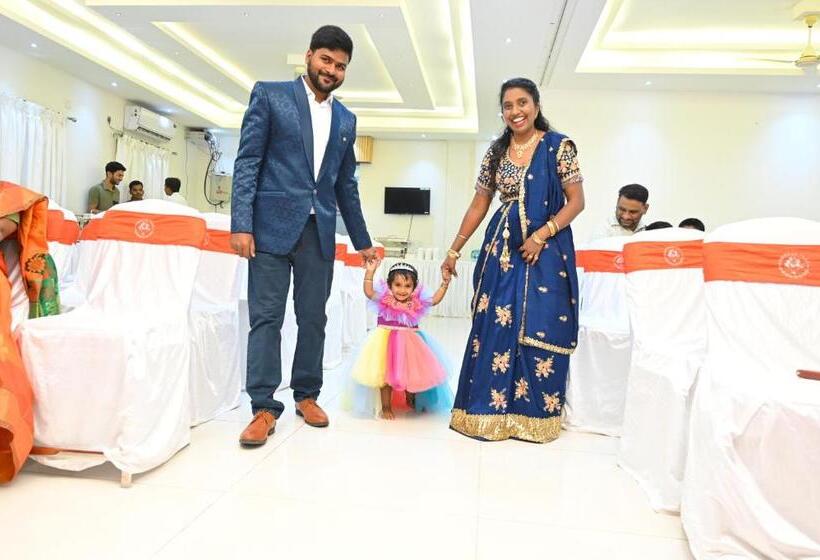 בית מלון כפרי Hibiscus Tree  Bachupally