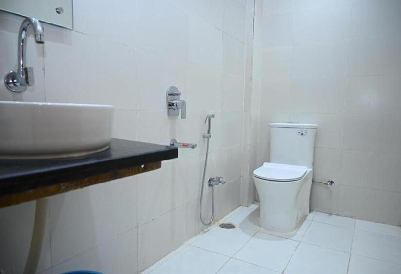 בית מלון כפרי Hibiscus Tree  Bachupally