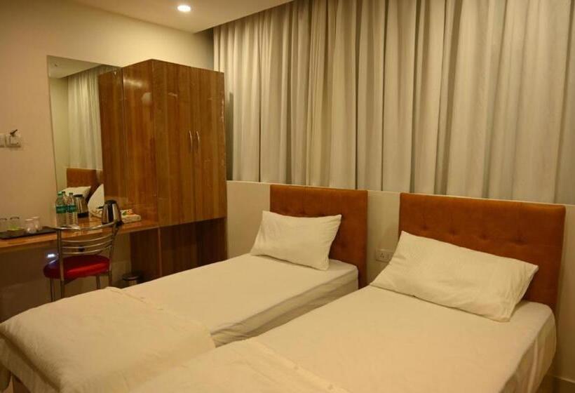 בית מלון כפרי Hibiscus Tree  Bachupally