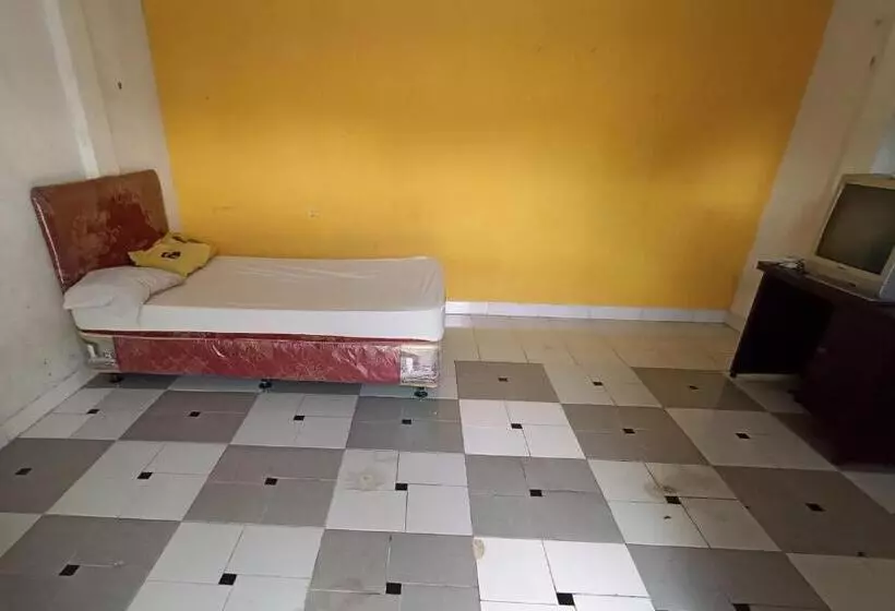 ホテル Spot On 92031 Wisma Galung Syariah