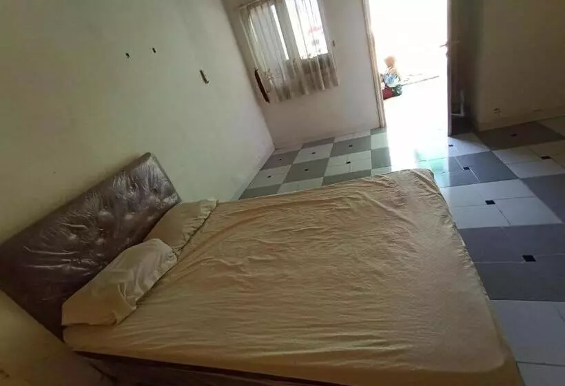 ホテル Spot On 92031 Wisma Galung Syariah