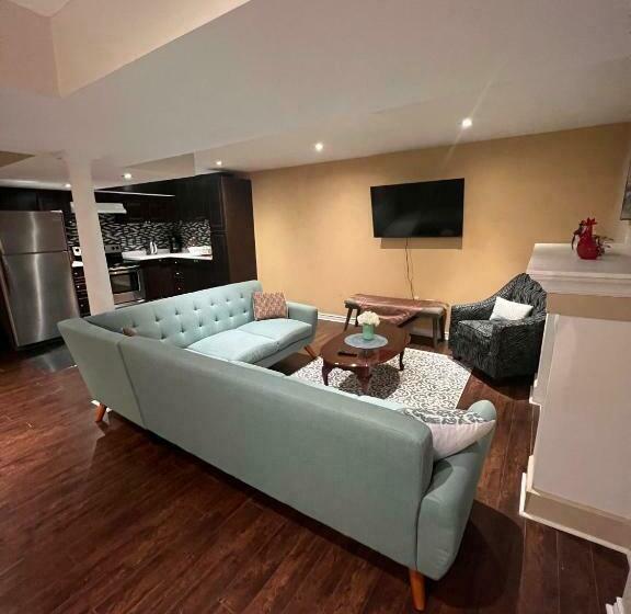 膳宿费 A Cozy Unit, One Bedroom, Separate Entrance, Full Kitchen