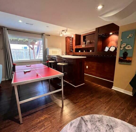 膳宿费 A Cozy Unit, One Bedroom, Separate Entrance, Full Kitchen