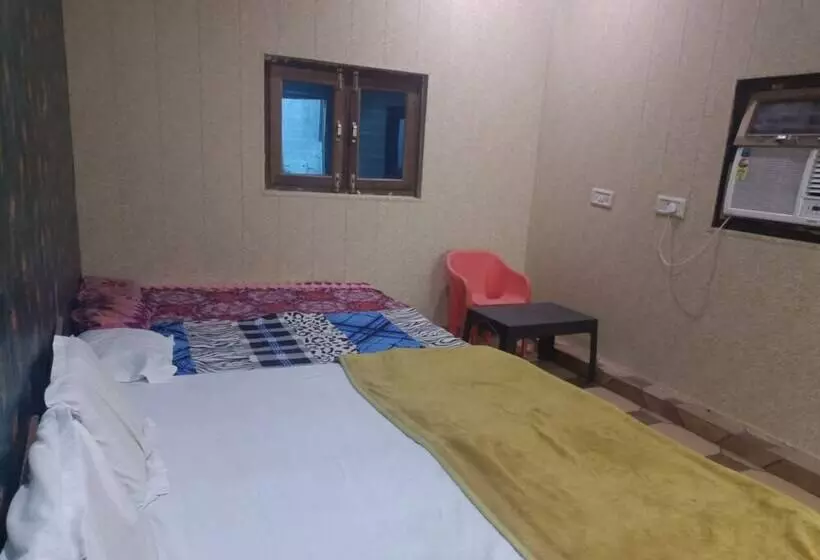 Majatalo Goroomgo Anand Guest House Mathura