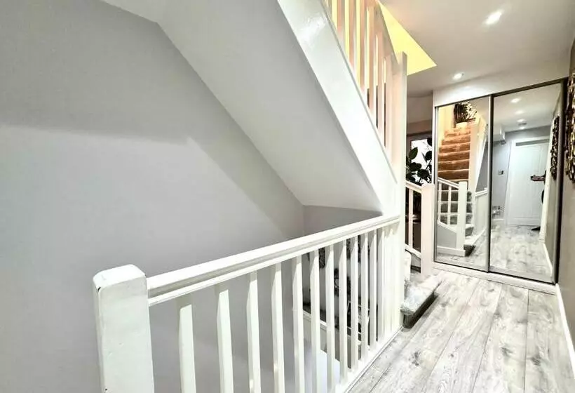 Majatalo Modern Double Room With Fire Tv