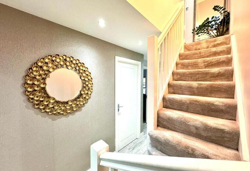 膳宿费 Modern Double Room With Fire Tv