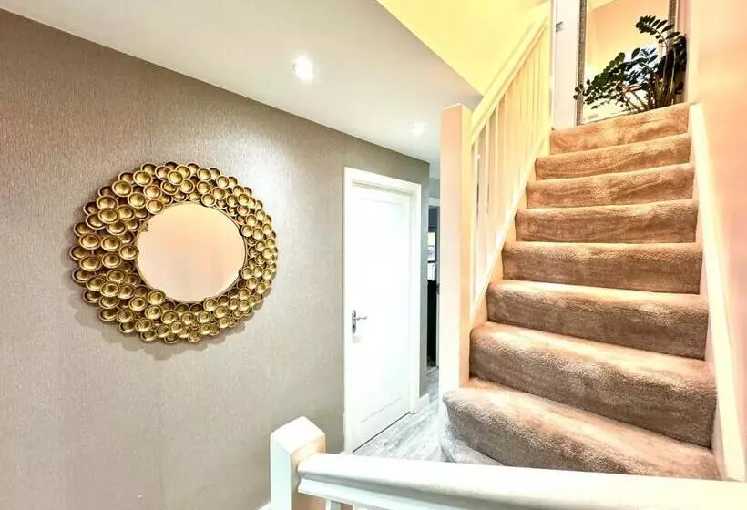 Majatalo Modern Double Room With Fire Tv