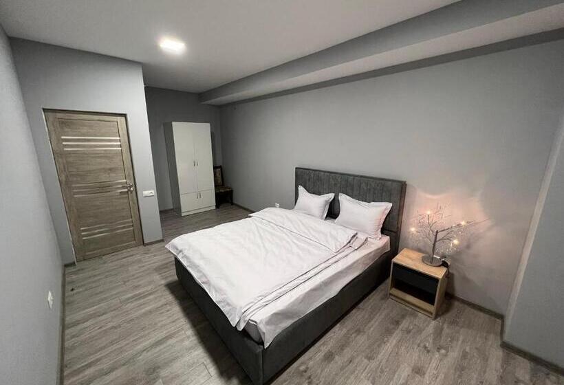 پانسیون Sunny Garden Guest House