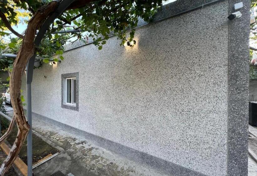 پانسیون Sunny Garden Guest House