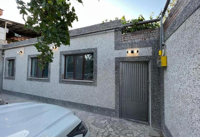 پانسیون Sunny Garden Guest House