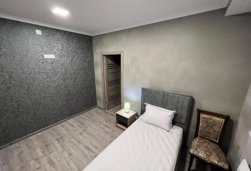 پانسیون Sunny Garden Guest House