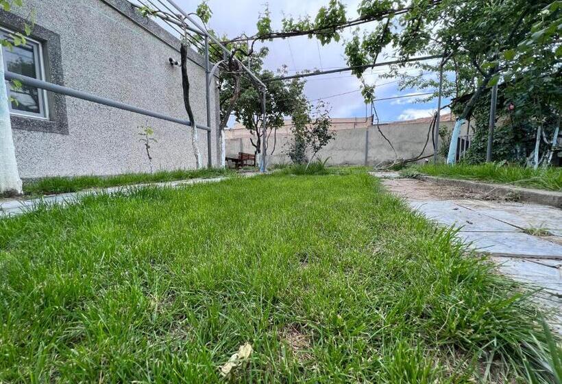 پانسیون Sunny Garden Guest House