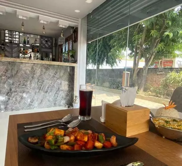 پانسیون Three Angels Lodge & Restaurant
