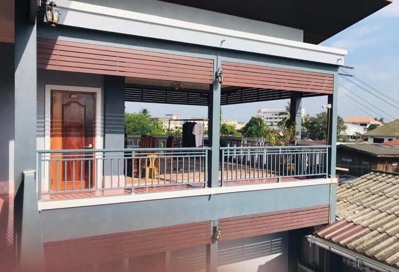 بنسيون Xaythone Guest House