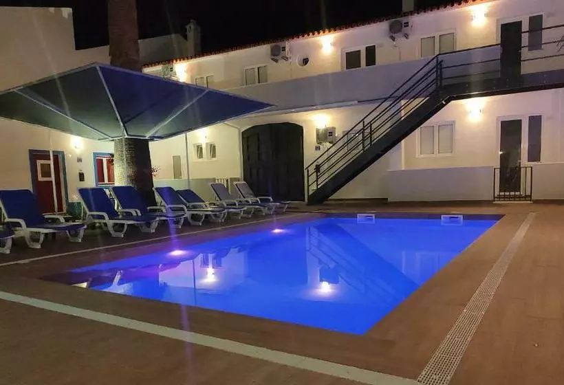 Aamiaismajoitus (B&B) Luxury Palm Suites