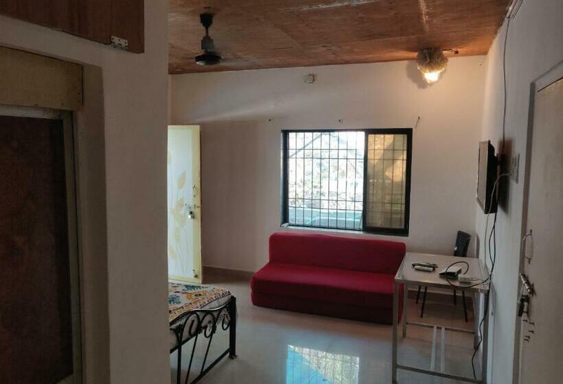 住宿加早餐  Six Seasons Shrivardhan