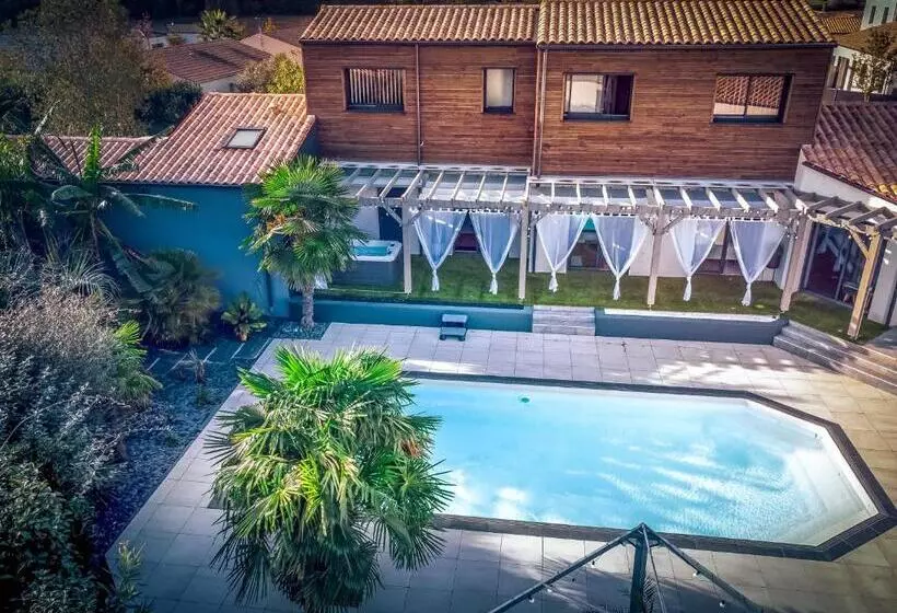 Aamiaismajoitus (B&B) Suites By Aix Keys Avec Jacuzzi Privatif 5 Min Des Plages Fouras