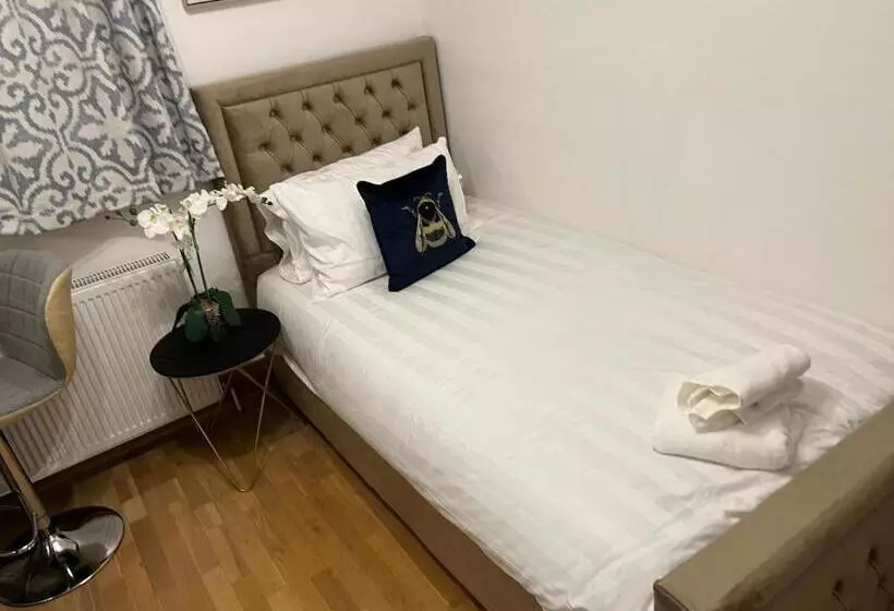 Aamiaismajoitus (B&B) Tj Homes