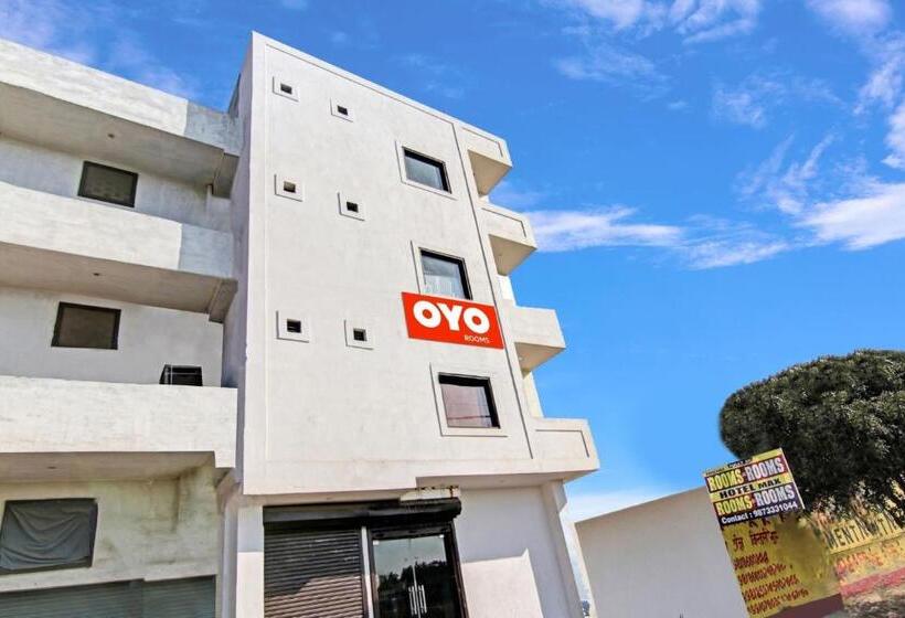 בית מלון כפרי Max Near Samaypur Badli Metro Station